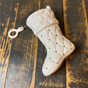 Pandora 2012 White ornament